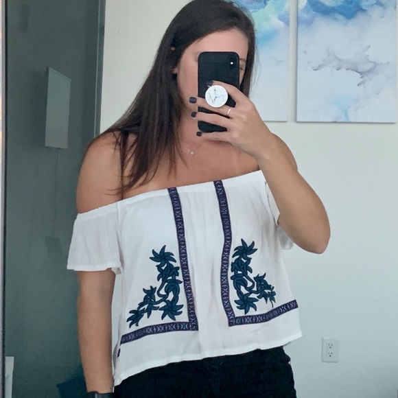 Romeo and Juliet off the shoulder top - Picture 1 of 2